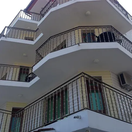 Gloria Holiday House נסבר
