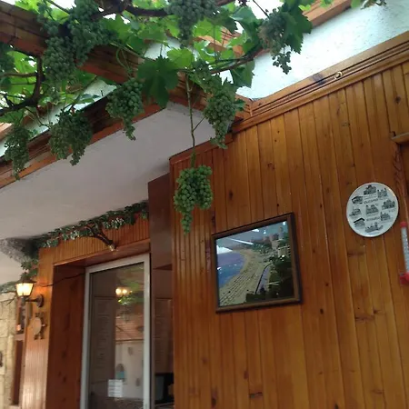 בית הארחה Gloria Holiday House נסבר