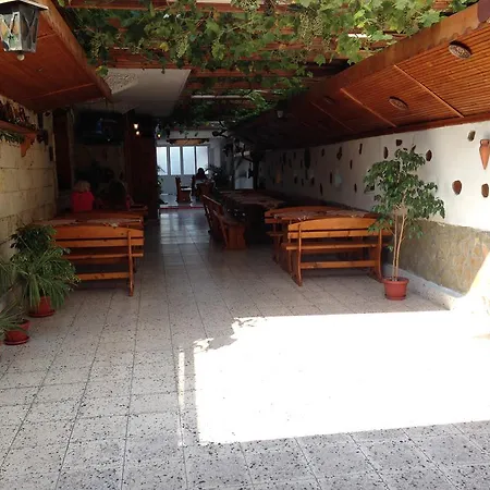 Gloria Holiday House בית הארחה
