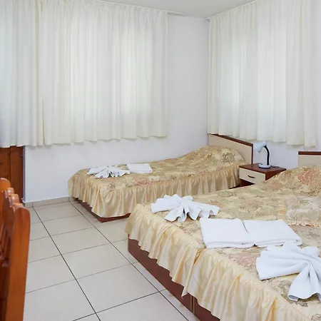 Gloria Holiday House בית הארחה 2*