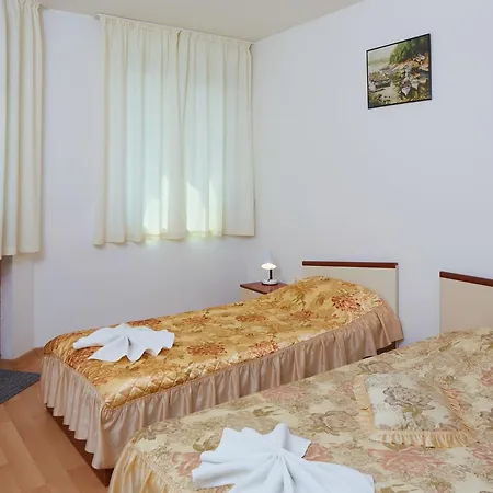 בית הארחה Gloria Holiday House 2*