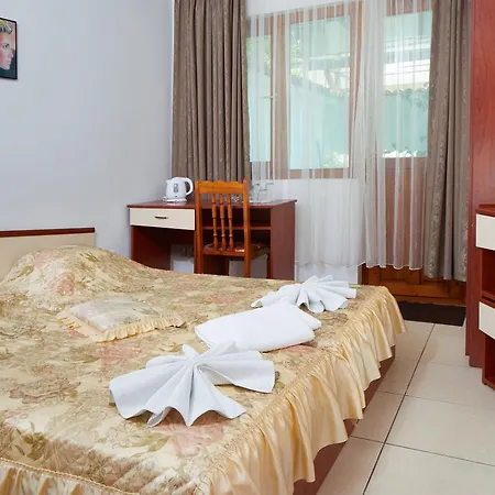 Gloria Holiday House 2* נסבר