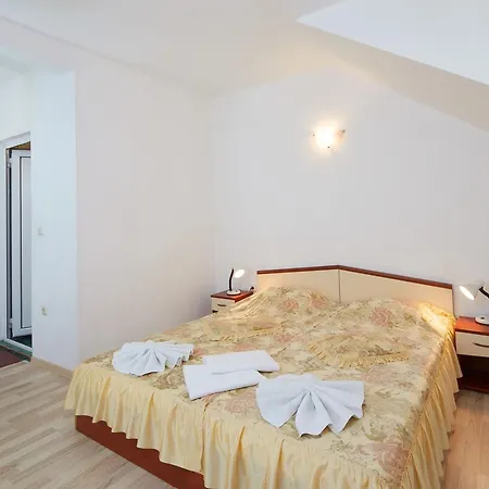 Gloria Holiday House 2*