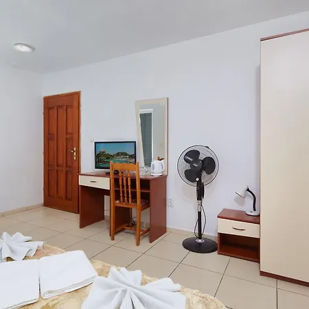 Gloria Holiday House 2*