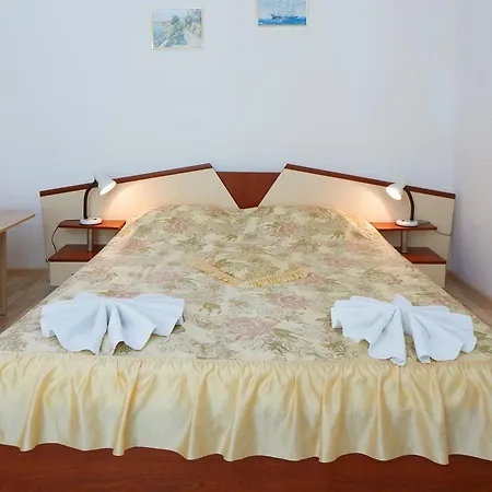 Gloria Holiday House
