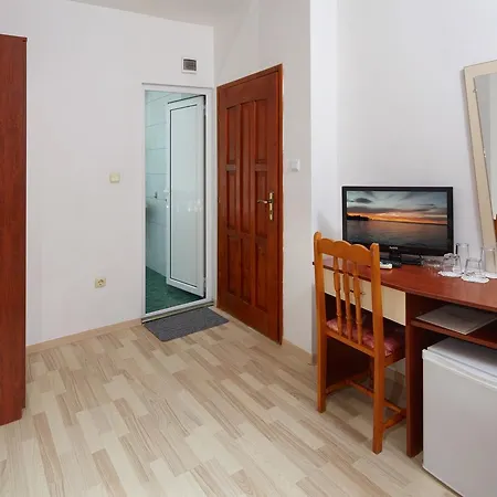 Gloria Holiday House בית הארחה נסבר