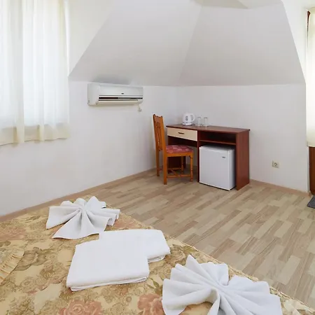 Gloria Holiday House בית הארחה נסבר