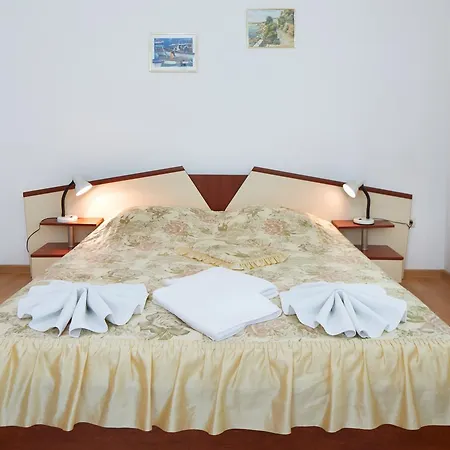 בית הארחה Gloria Holiday House 2*