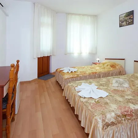 Gloria Holiday House