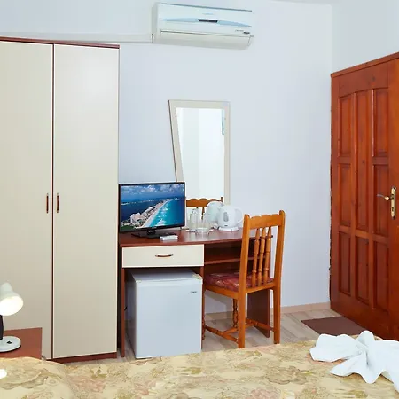 Gloria Holiday House 2* נסבר