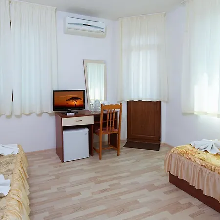 Gloria Holiday House 2*