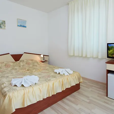בית הארחה Gloria Holiday House נסבר