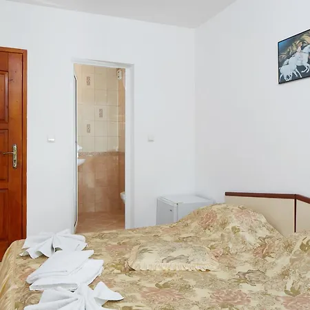 Gloria Holiday House בית הארחה 2*