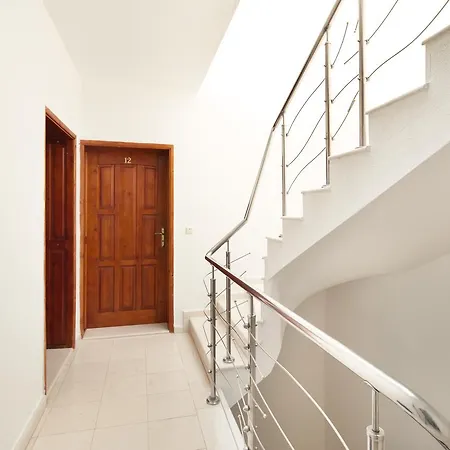 Gloria Holiday House בית הארחה נסבר