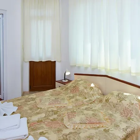 בית הארחה Gloria Holiday House 2*